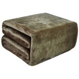 Smeđa deka od mikrofibre 150 x 200 cm EMI