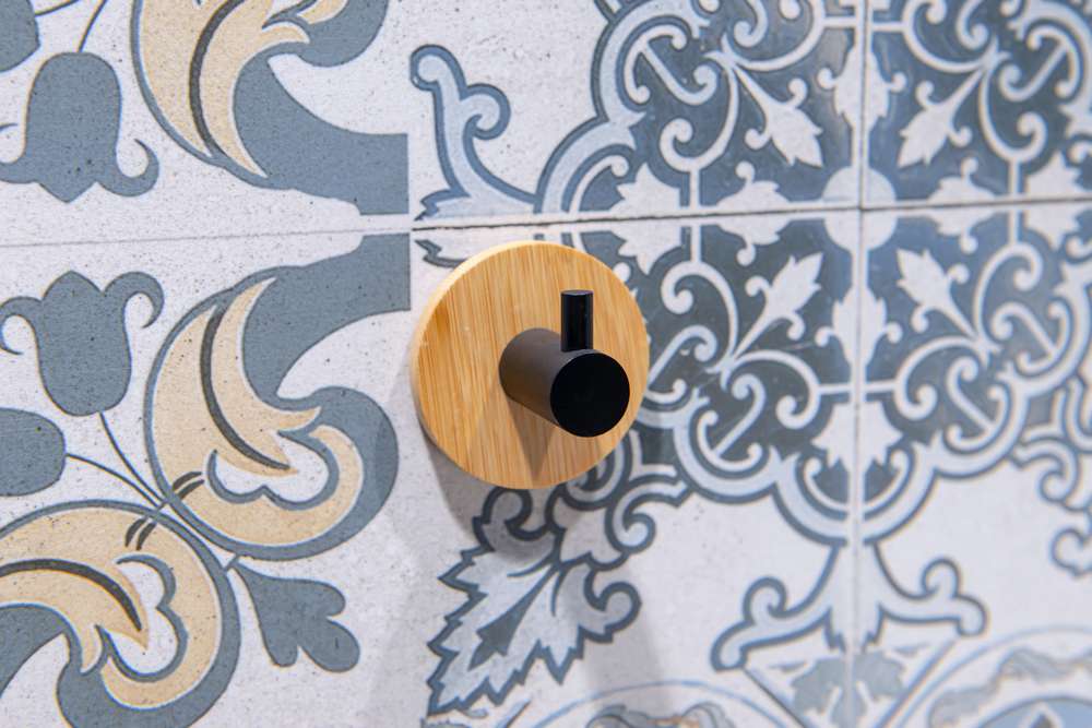 vješalica_na_zidu_u_kupaonici