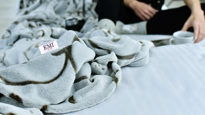 topla deka sa uzorkom 150x200