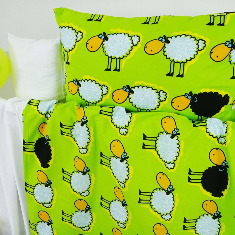 dječja odjeća crna i zelena