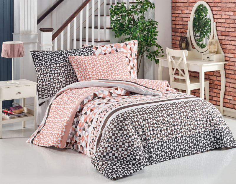 smeđu pamučnu odjeću