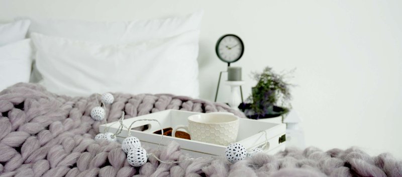 pletena deka stara ljubičasta