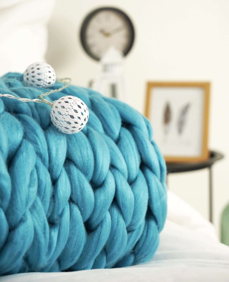 pleteni pokrivač plavi