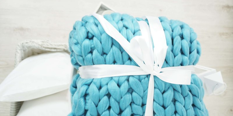 pleteni pokrivač plavi