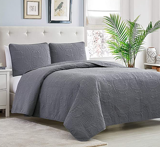 sivi pokrivač za bračni krevet