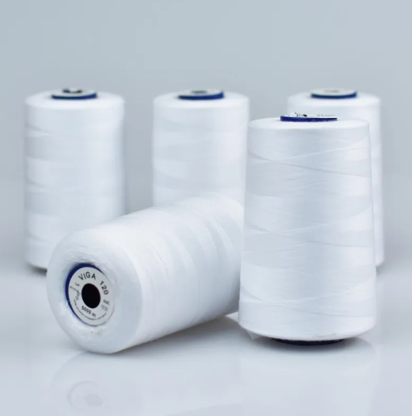 bijeli konac za ručno šivanje