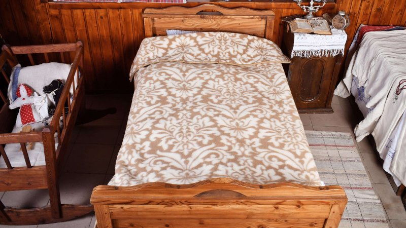 pokrivač od ovčje vune s uzorkom