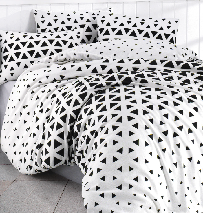 bijele i crne posteljine