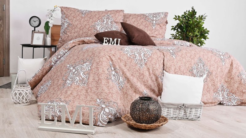 smeđu pamučnu odjeću