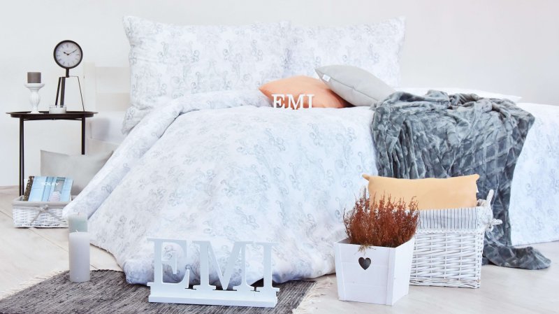 bijele satenske haljine Poetika