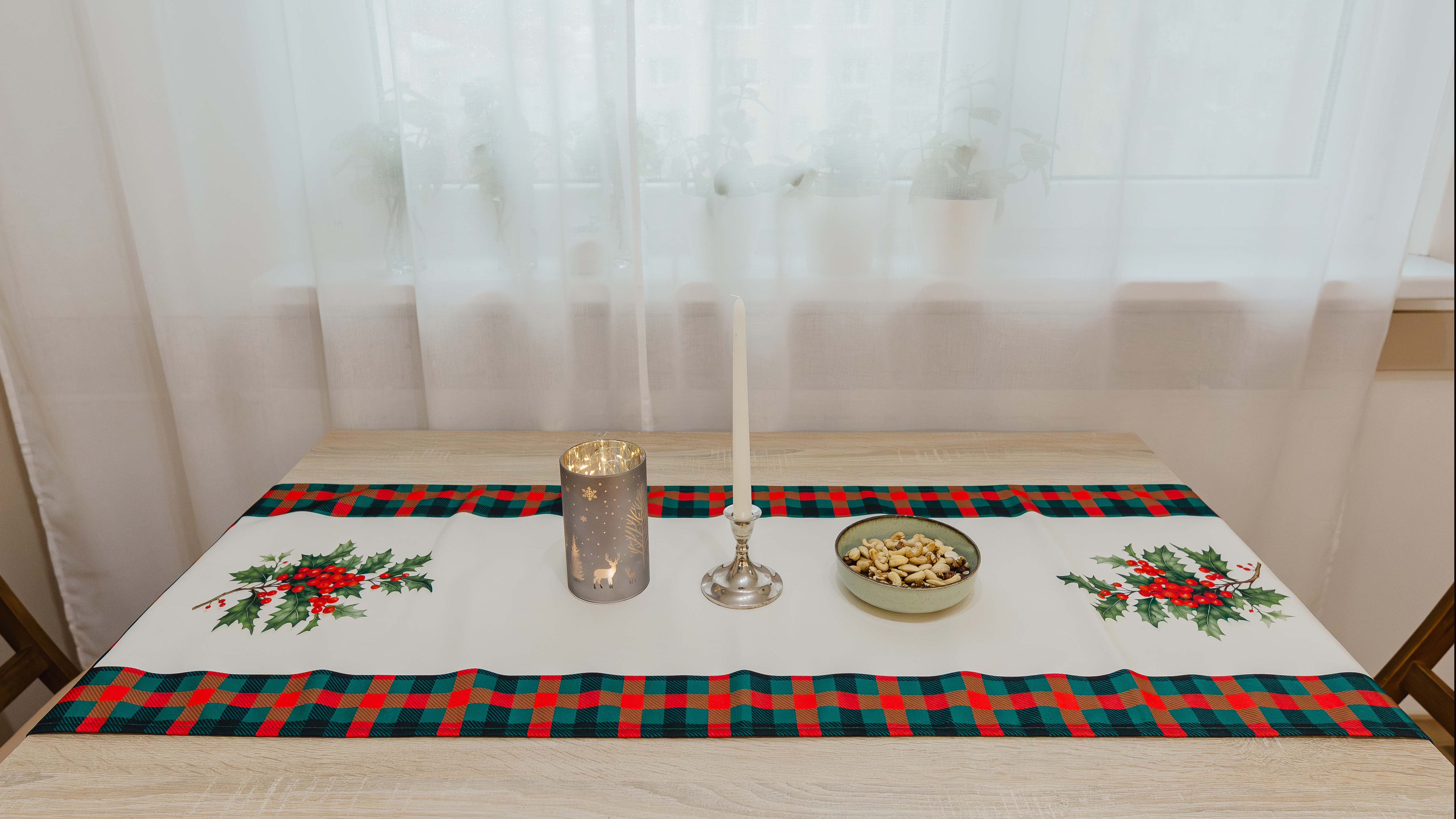 božićni stolnjak holly_emi